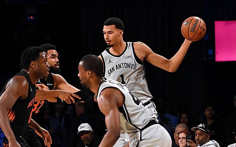 NBA总决赛G4战报：尼克斯29分惊天逆转马刺！107-106险胜，3-1夺赛点